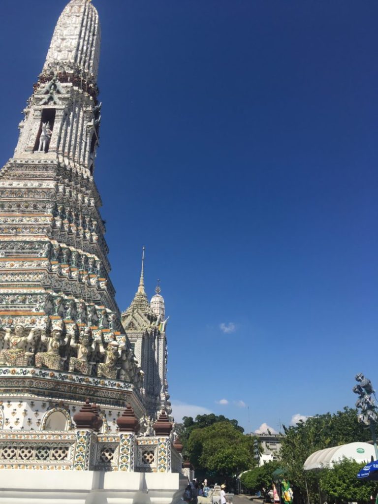 タイの三大寺院ワットポーと一緒にセットで行きたい ワットアルン なんそん３