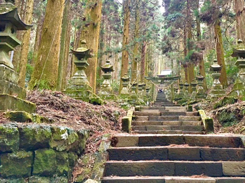 上色見熊野座神社 読み方不明でも異次元感は鮮明なパワースポット