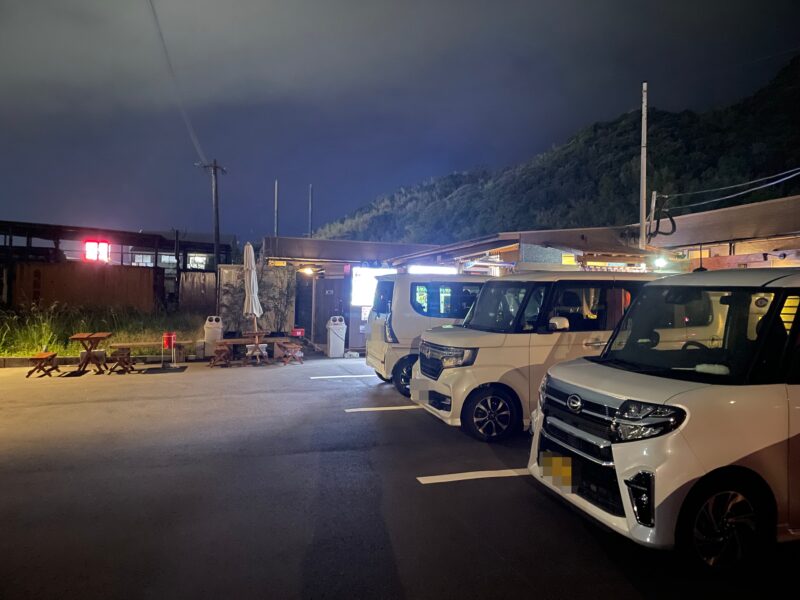 夜の駐車場